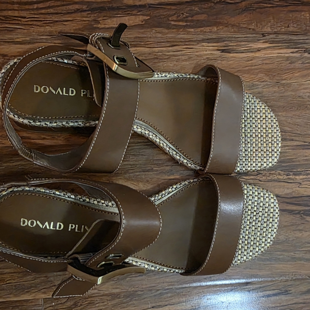 Donald Pilner Brown Saddle Leather Vixi Sandal. Size 9. New - Picture 3 of 8